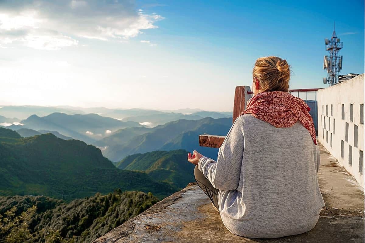 Vinyasa Yoga vs. Hatha Yoga: Which is Right for You?